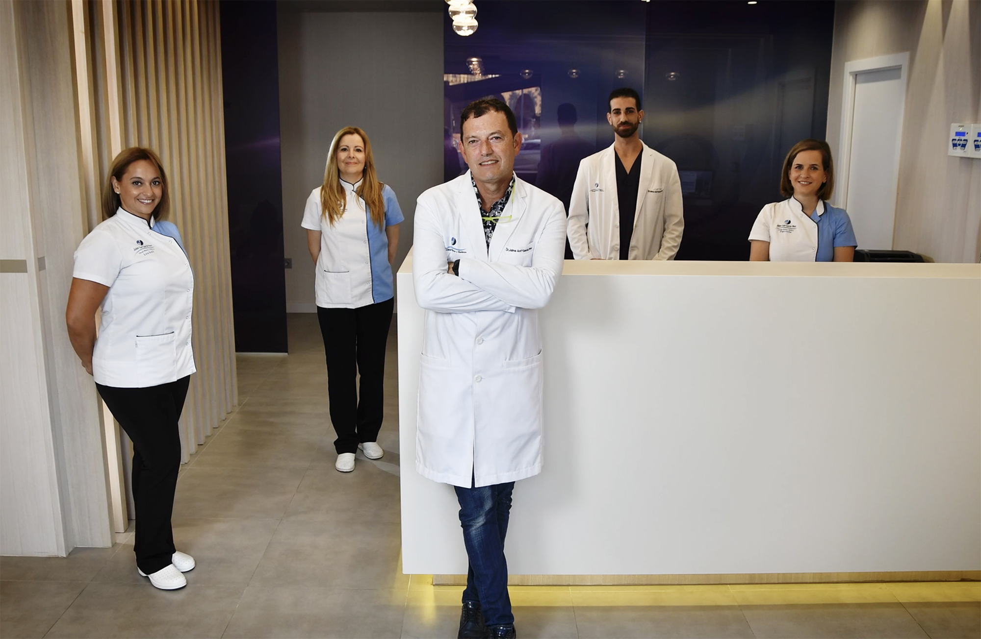 Doctor Jaime García: Os deseo toda la felicidad y salud para poder disfrutar estos días con vuestra familia y seres queridos. 